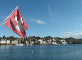 lucerne-lac-drapeau-suisse